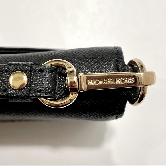 MICHAEL KORS iPhone Wristlet/Wallet - Picture 5 of 5